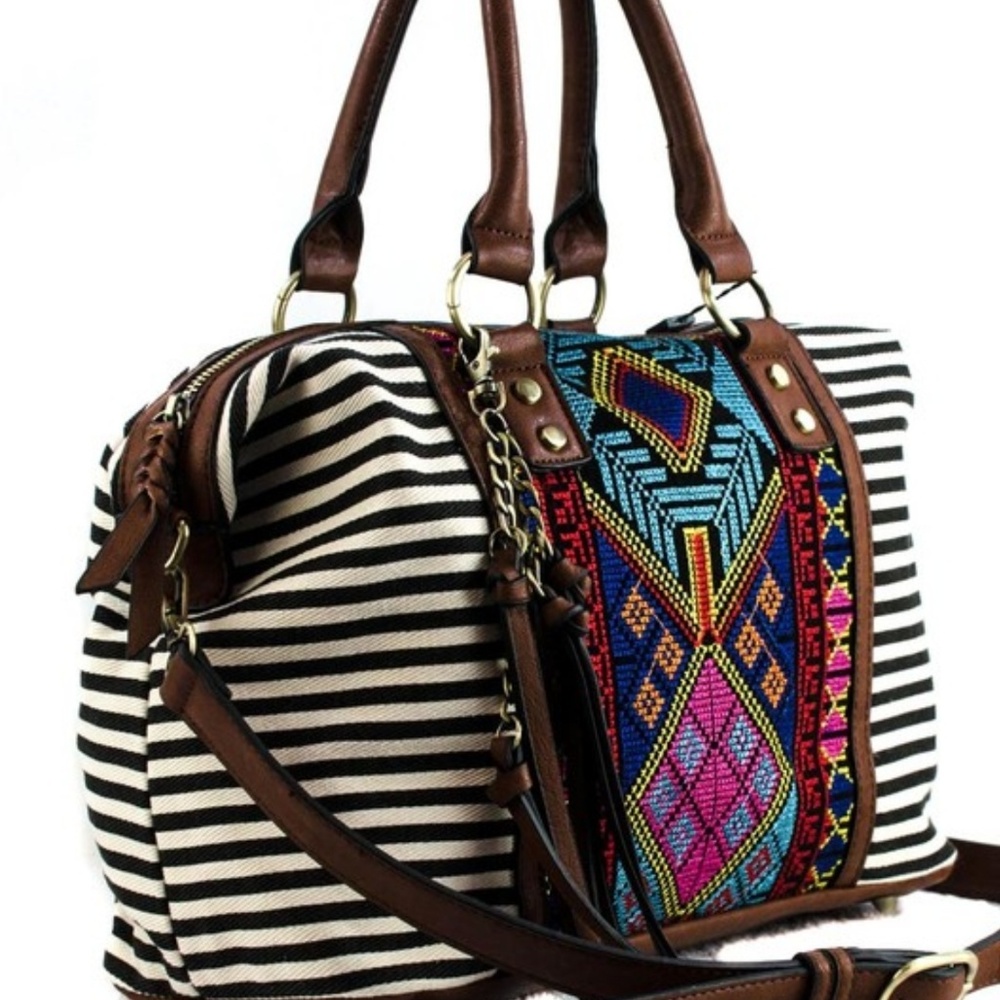 ๐๏ธ Tribal Embroidered Stripe Handbag - Picture 2 of 3